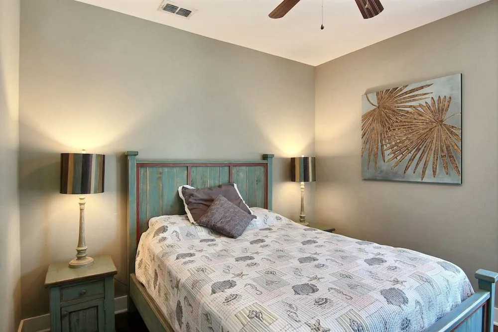 The Black Pearl 2 Bedrooms 2 Bathrooms Condo