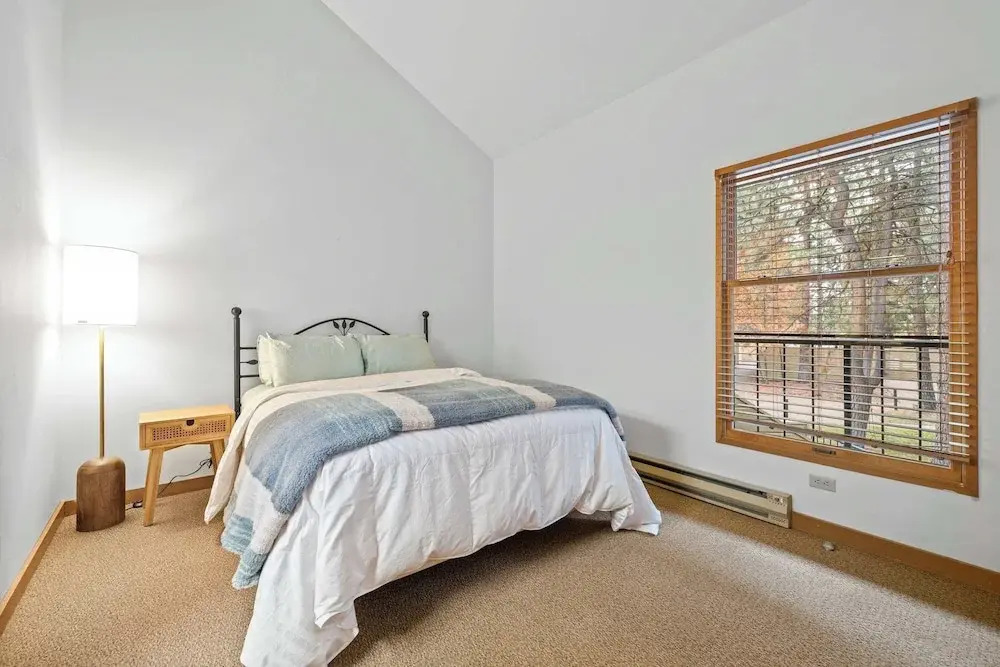 Scenic 1 Bedroom W/loft at Mount Bachelor Resort!
