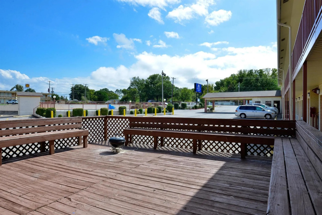 American Inn & Suites Russellville