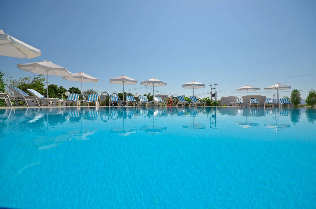 Birikos Hotel & Suites