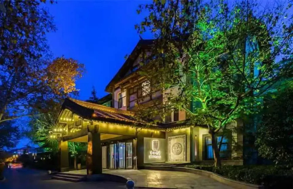 Ziyue Minghu Hotel