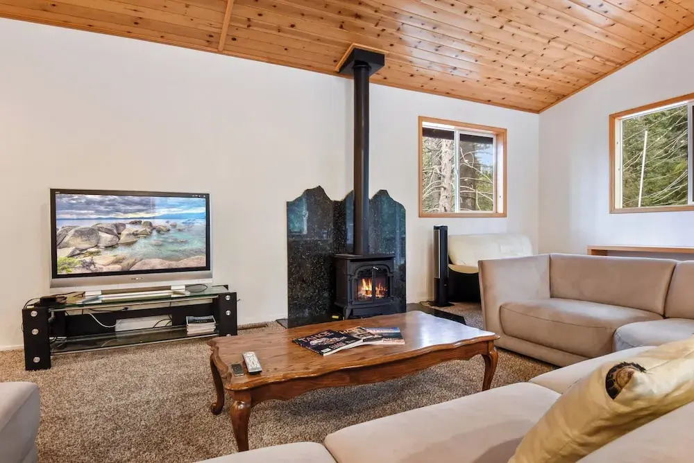 Truckee Pines Retreat Game Room & Forest Views