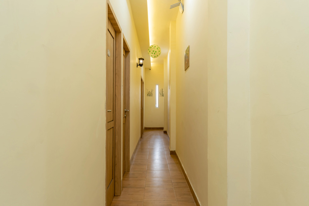 RedDoorz Plus Near RS Royal Taruma Grogol