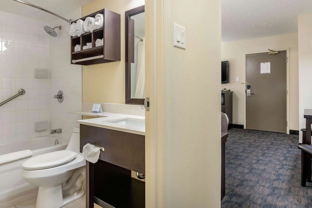 Lakeview Inns & Suites