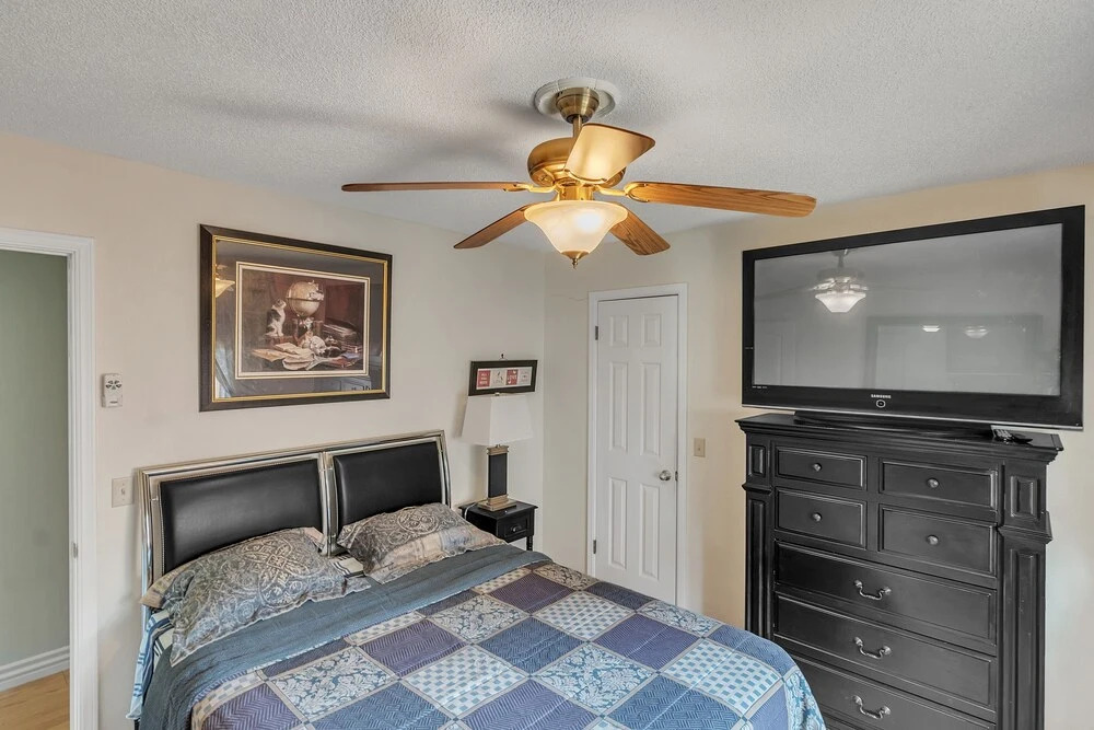 Cozy 4 Bedroom Home - Minutes to Downtown Tulsa by RedAwning