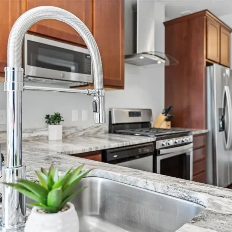 Cozysuites Modern 1BR PPG Paints Arena Pitts