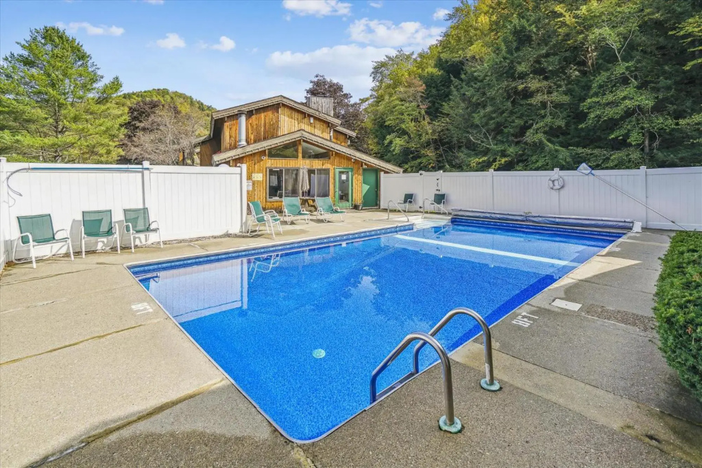 Deluxe Two Bedroom Suite on 2nd floor with outdoor heated pool 20708