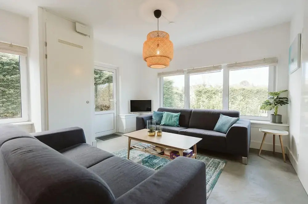 Large, Elegantly Furnished Holiday Home With Lots of Privacy on a Family Park