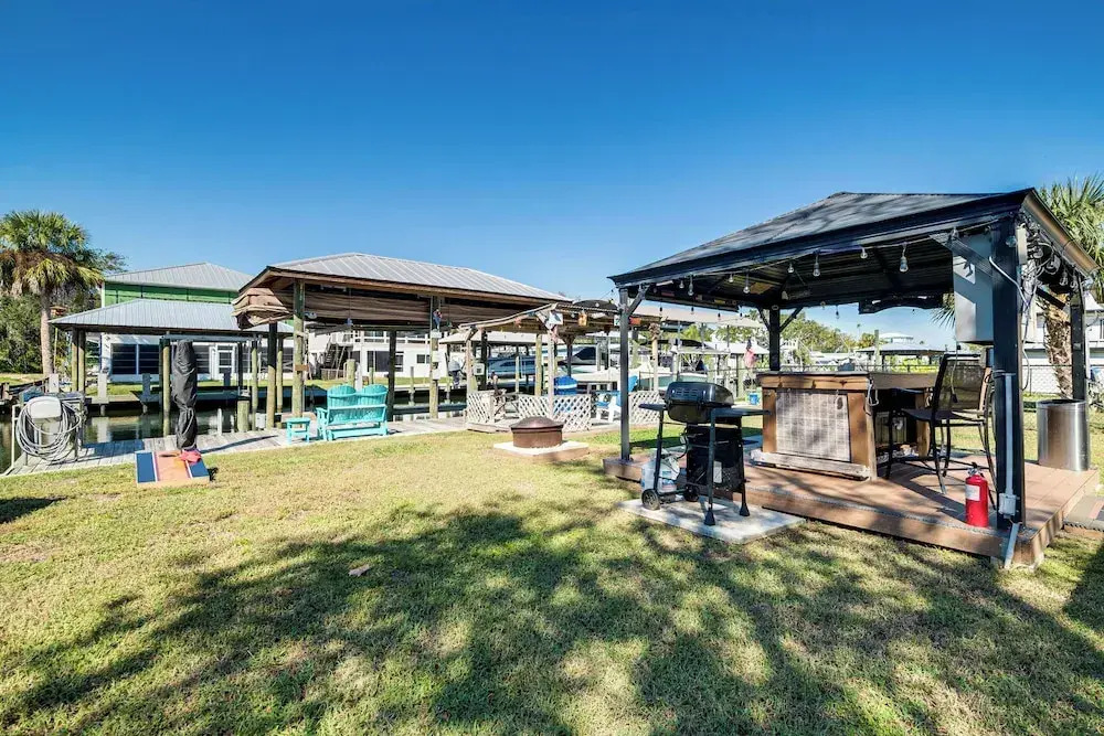 2 Mi to Beach! Canal-front Escape in Crystal River