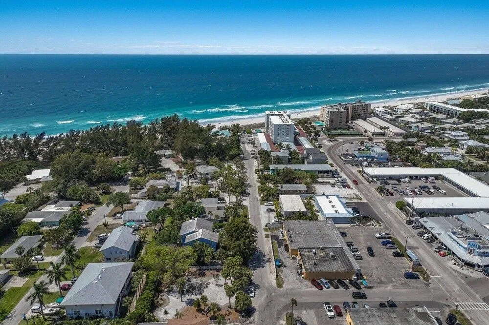 Dolphin Resort 3 Bedroom Home by RedAwning