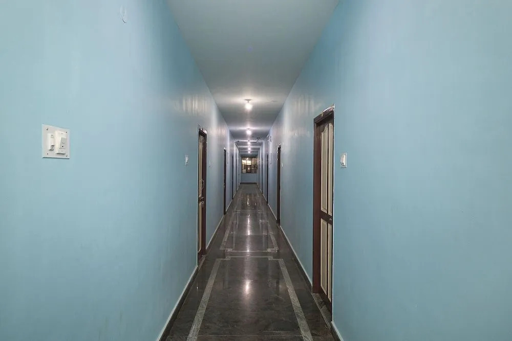 Oyo 39877 Cs Residency