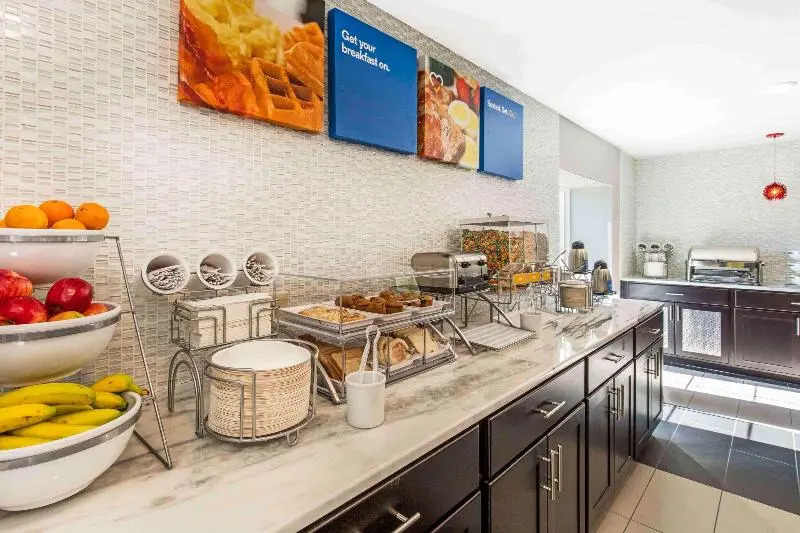 Comfort Inn & Suites Airport