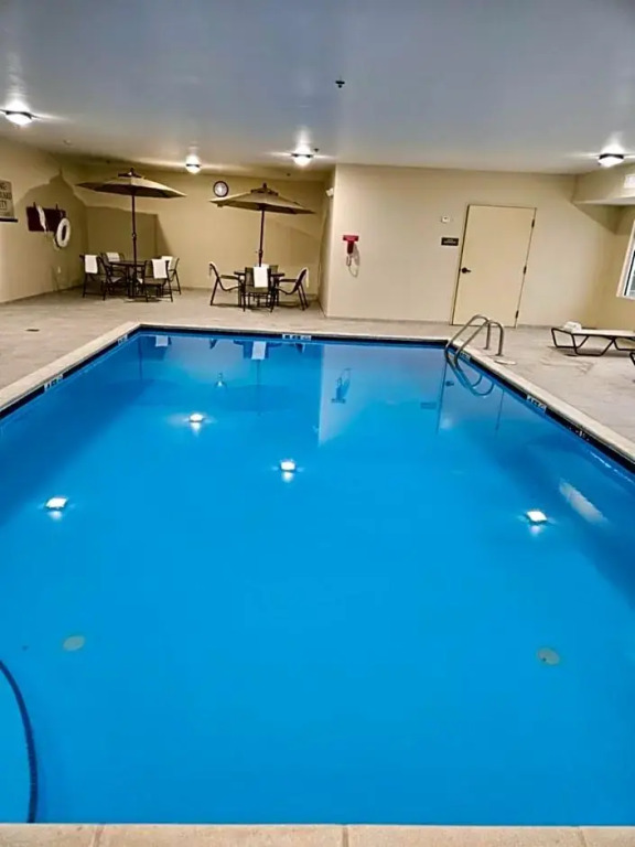 Wingate Suites by Wyndham Youngstown - Austintown
