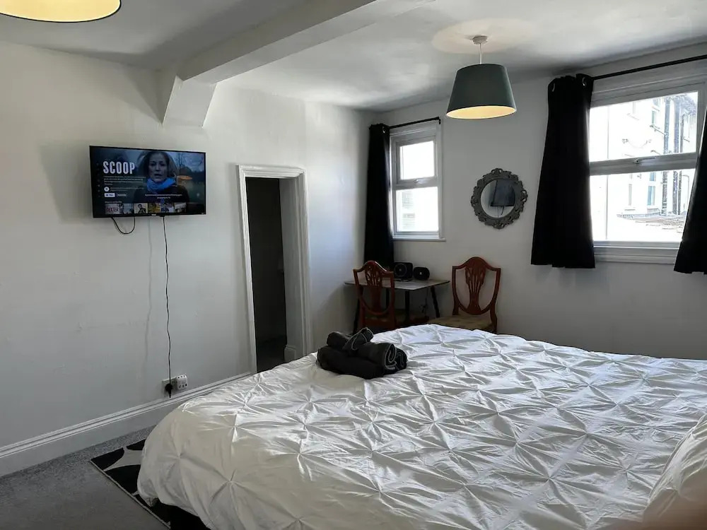 Family Friendly One Bedroom Apartment w King Bed