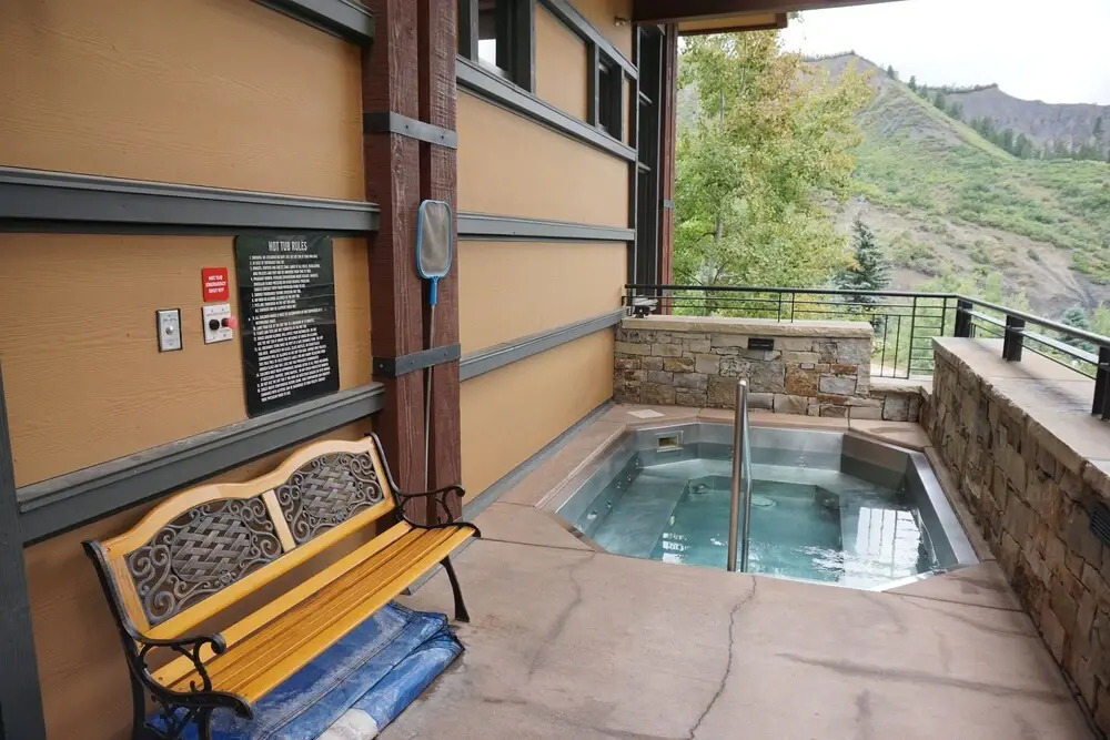 120 Carriage Way #2205 (203157-9419) - 2 Br Condo