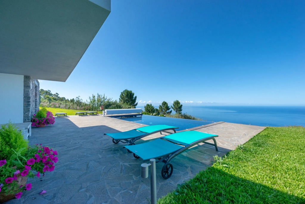 In peaceful Prazeres overlooking the sea - The Old Cottage in Quinta Inácia