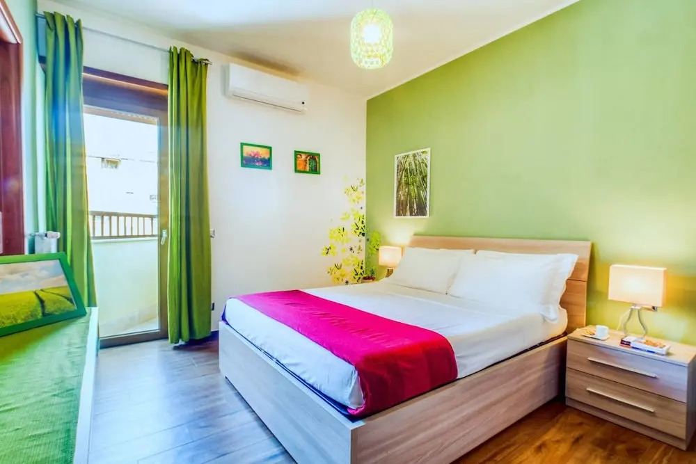 Bright and Colorful Flat in San Lorenzo