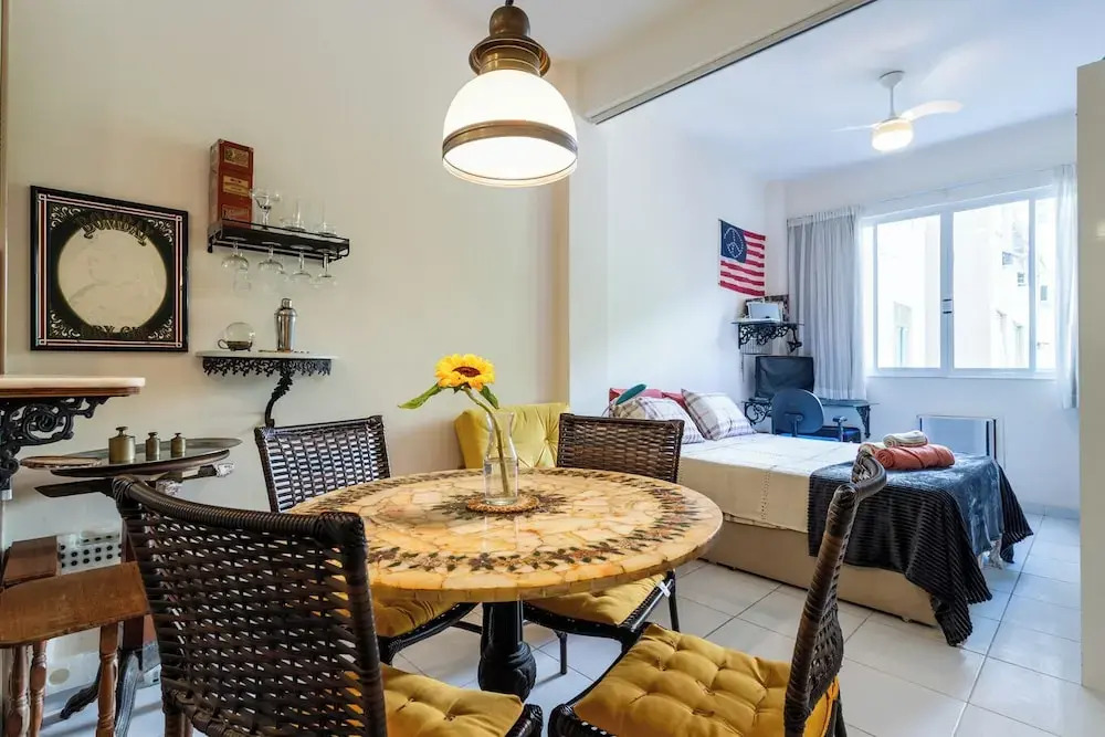 Loft com Ar Condicionado e Wi-fi a 140m da Praia