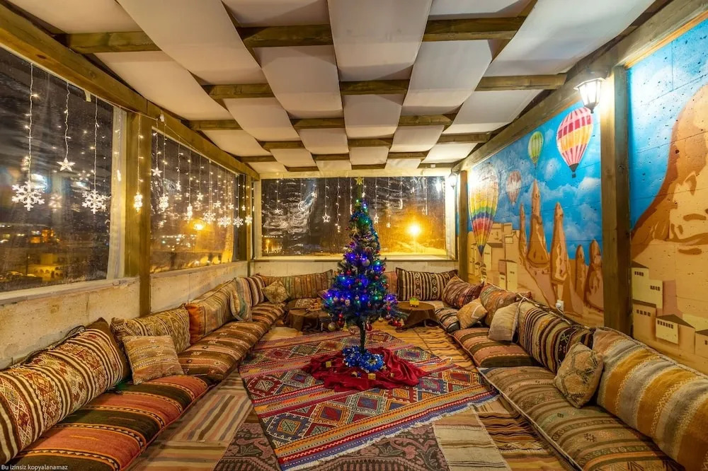 Sarnich Cave Suites