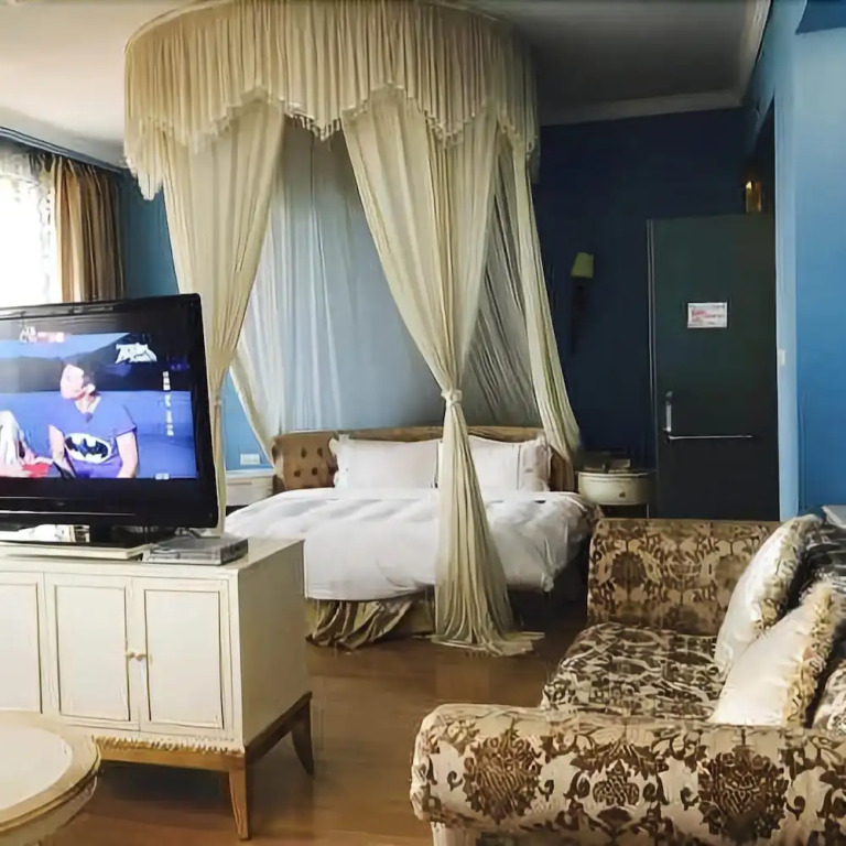 Royal Hotel