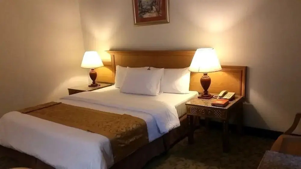 Hotel 24 Inn Residential