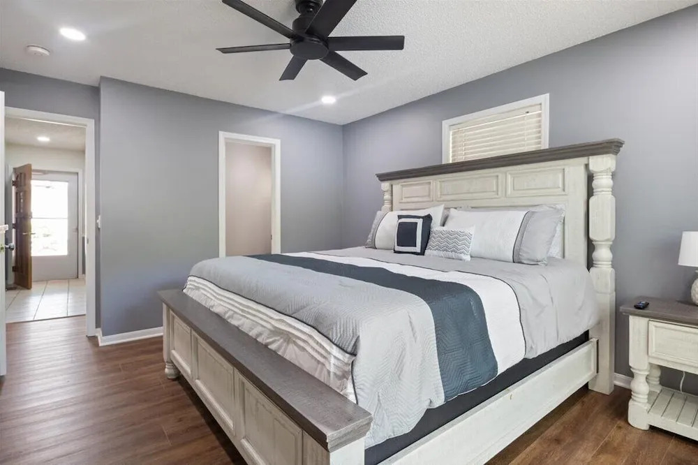 Stunning Views of the 7.5mm, Private Dock, Spacious Decks, Kayaks & More!