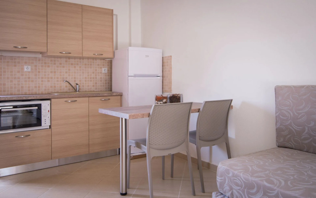 Apanemia Apartments by Flegra