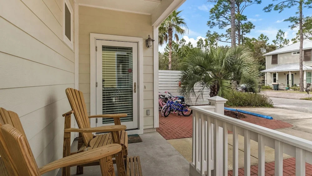 Beach Cottage w/ Backyard Oasis - Quiet Neighborhood in BMB