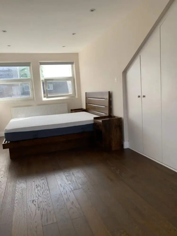 Spacious and Bright 2 Bedroom Flat in Maida Vale