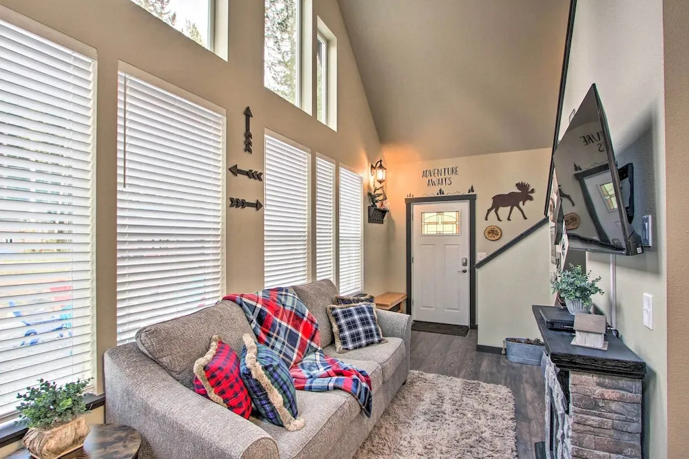 Cozy Cabin - 5 Miles to Mt Rainier National Park!