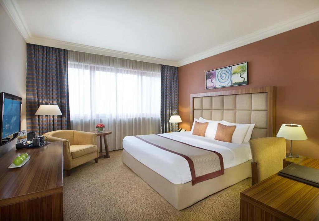 Отель City Seasons Al Hamra Hotel