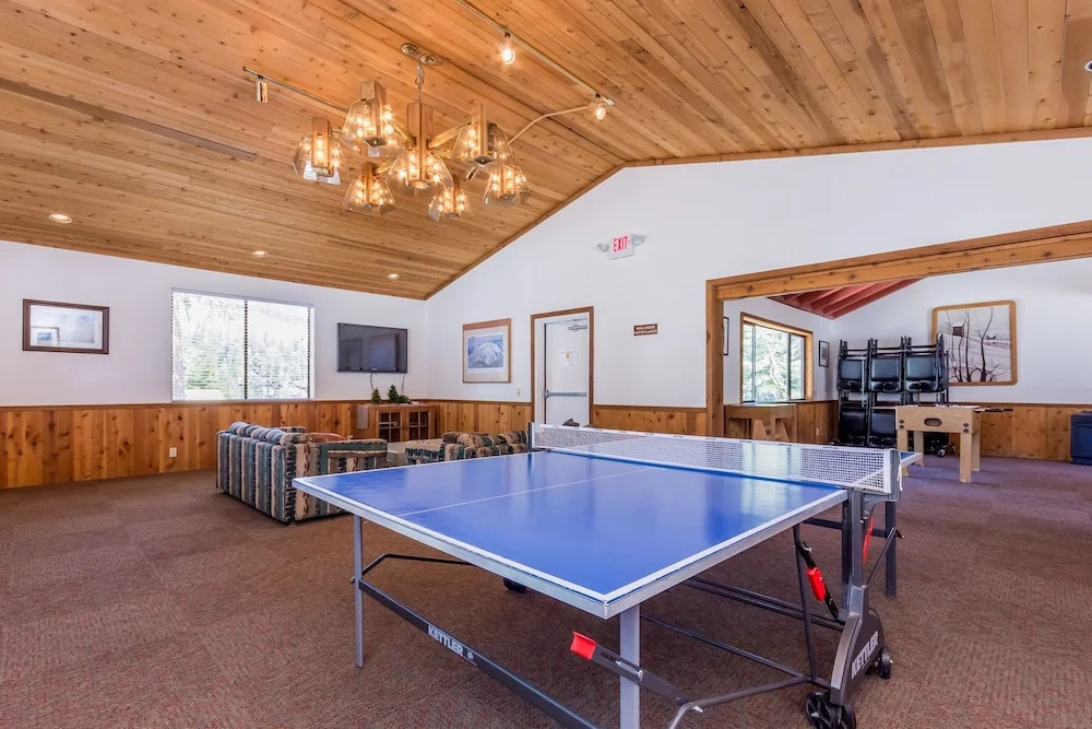 New Listing! Hot Tubs & Pool, Steps To Ski Lifts 2 Bedroom Condo
