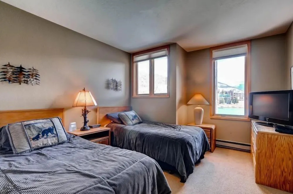3 Bedroom Mountain Condo In Lakeside Village Near Keystone Lake With Complimentary Shuttle Service