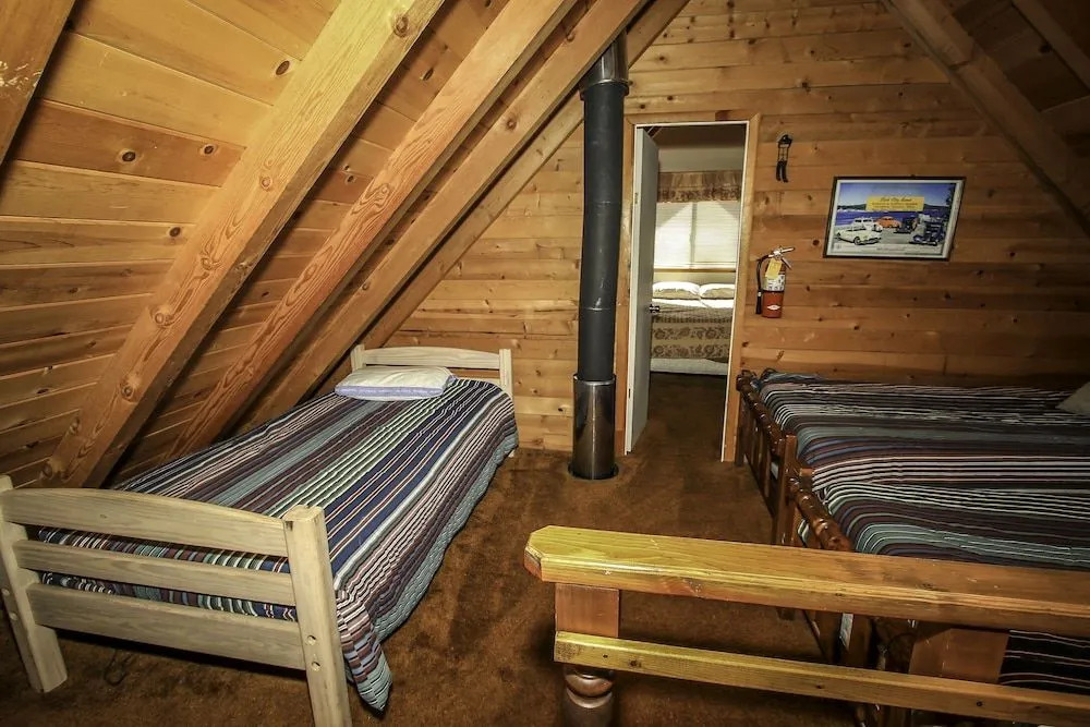 Cabin On The Lake - 2 Br cabin by RedAwning