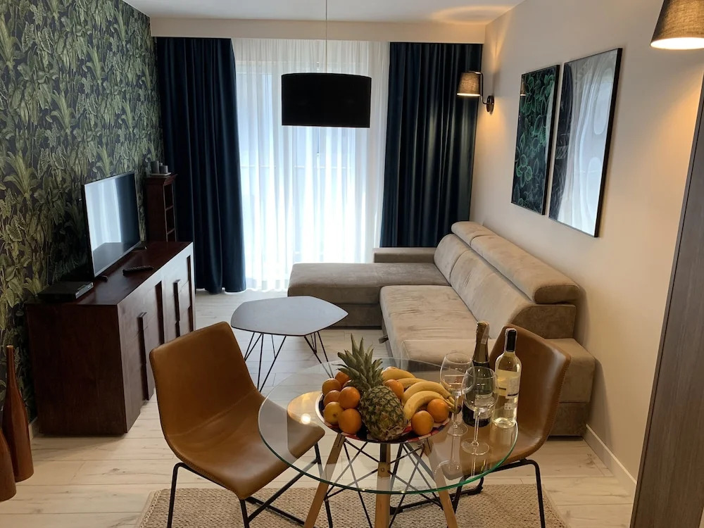 ApartmentSun Parrot