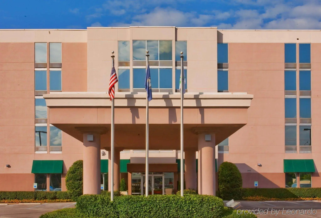 Clarion Pointe Hopkinsville near The Bruce Convention Center