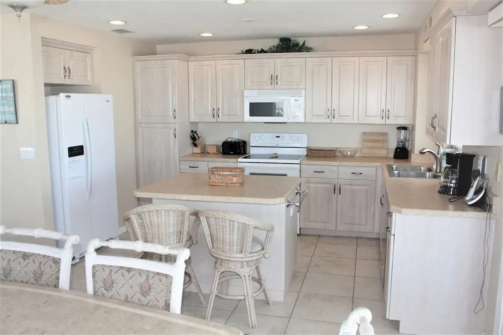 Jamaica Royale 401 - 2 Br Condo