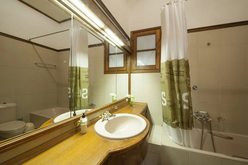 The Fountainhead Historic Chalet by JJ