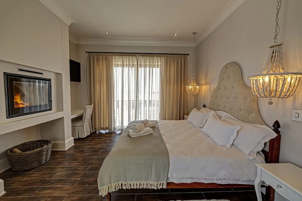 Lagoon Luxury Suites