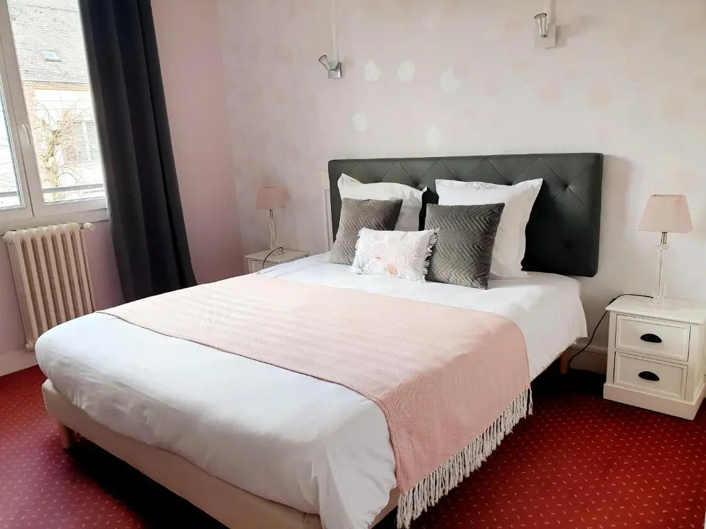 Logis Hôtel Saint Cyr