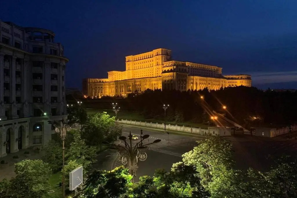 New Luxury Flat in front of the Parliament at Unirii