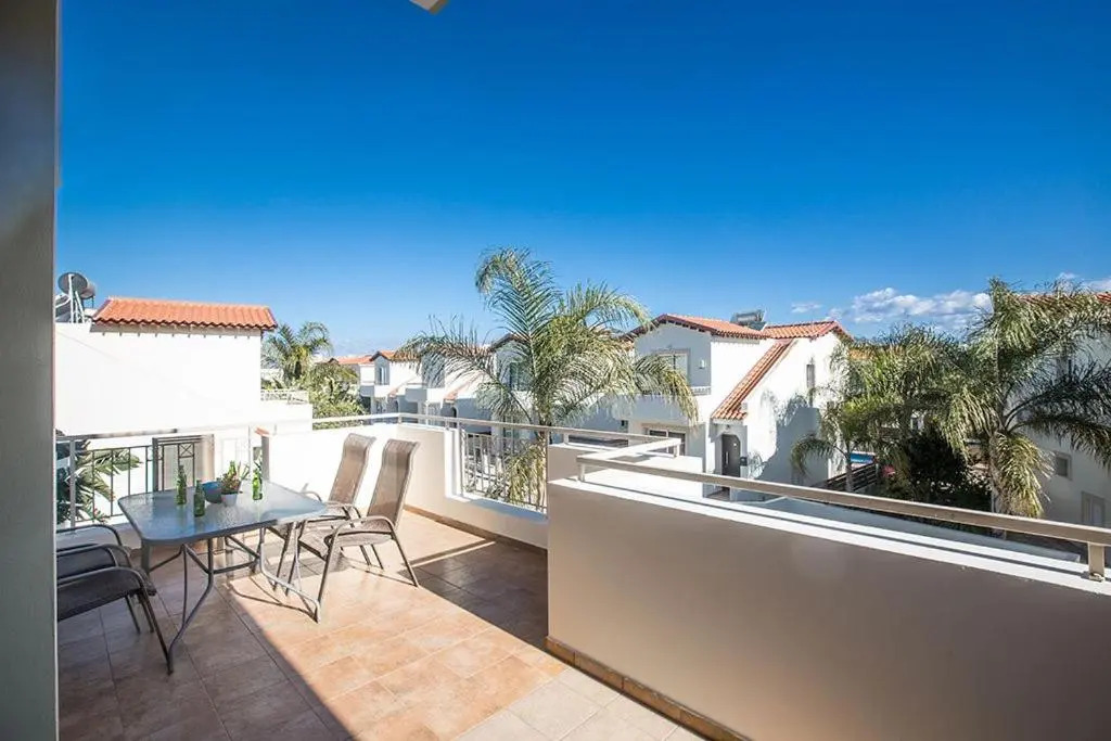 Apt Pernera Dyo - Modern 2 Bedroom Pernera Apt with Communal Pool - Close to all Amenities