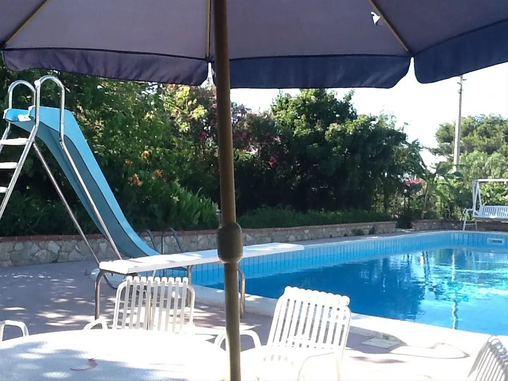 Panoramic Apartment in Villa With Pool and Garden Wi-fi