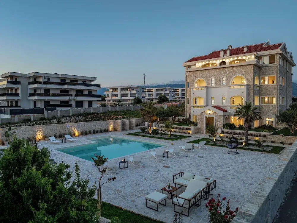 Exclusive Chateau Dabo Luxury Pool Apartments, Novalja