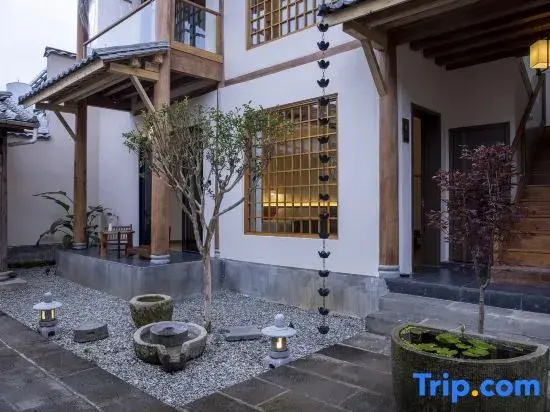 Luobai Homestay (Heshun Ancient Town)