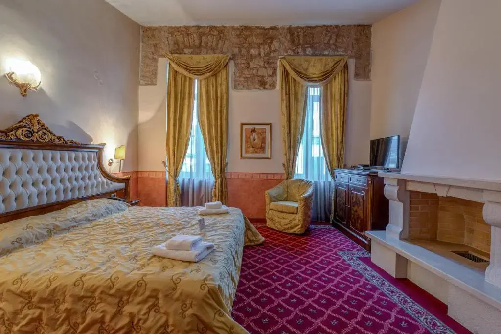 Alexios Luxury Hotel