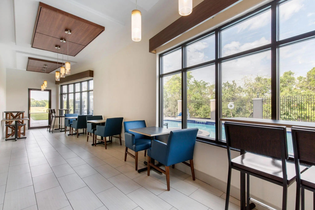 Holiday Inn Express Houston-Alvin by IHG