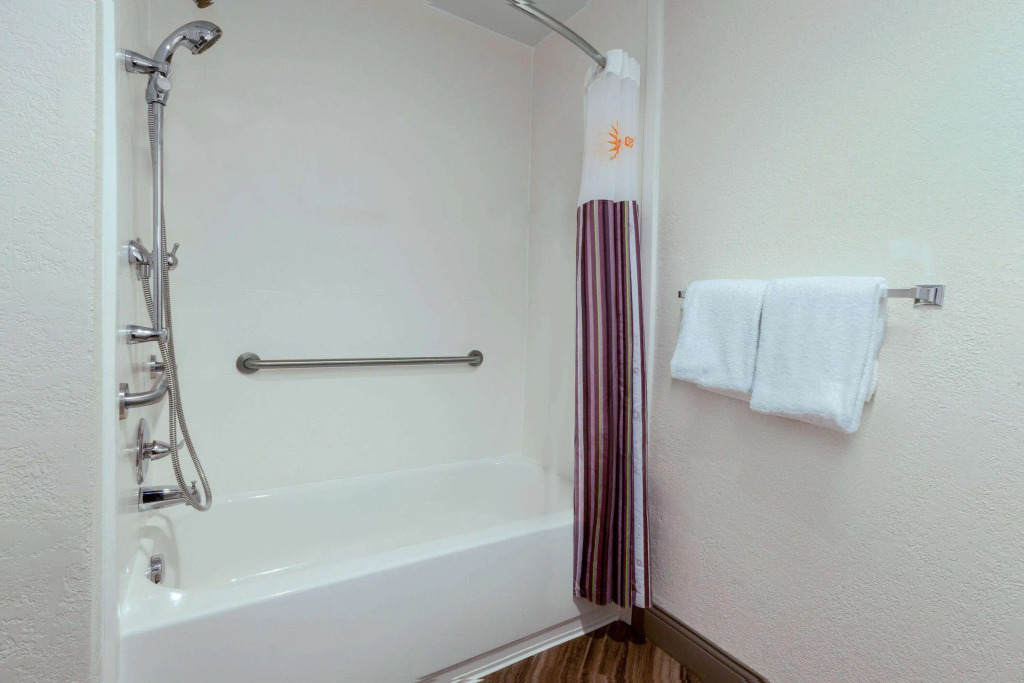 La Quinta by Wyndham Detroit Utica