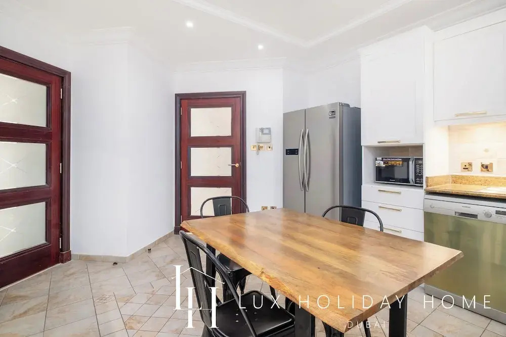 LUX Holiday Home - Frond E 1
