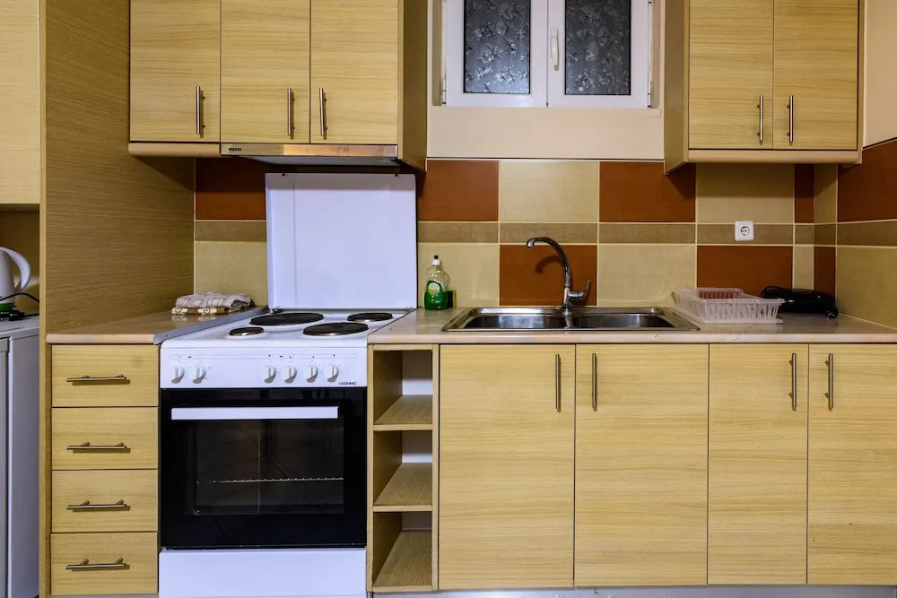 Kyparissia Garden Retreat - Cosy Master Suite